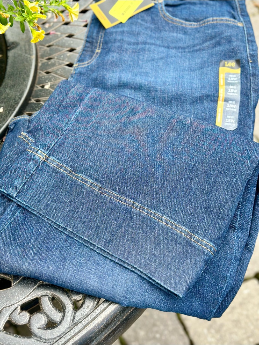 Lee Legendary High Rise Wide Leg Jeans NWT Women’s 18W Medium Stretch Dark Wash - Picture 2 of 11